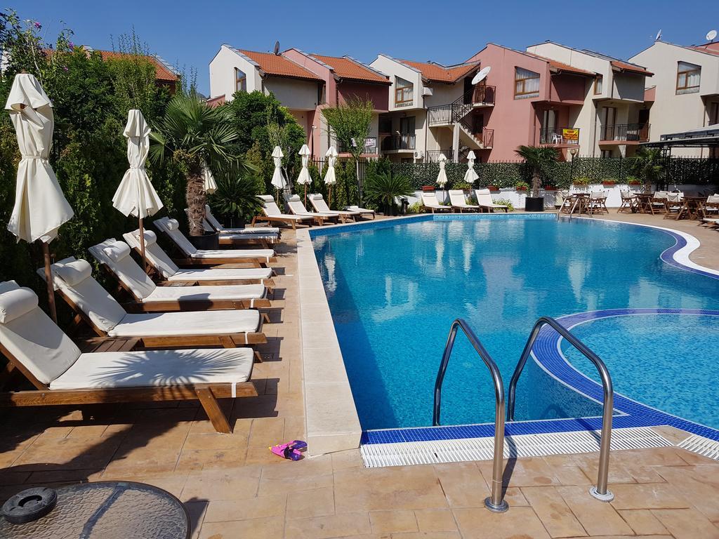 Aria Complex Aparthotel Sveti Vlas Bagian luar foto