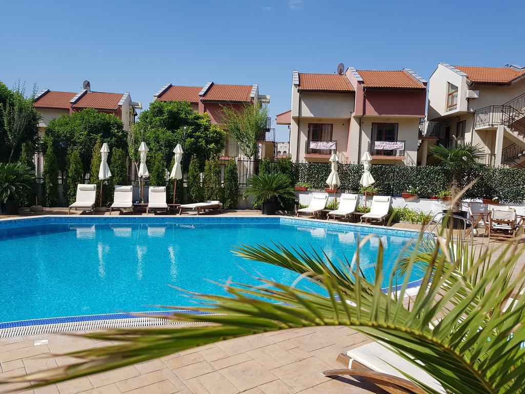 Aria Complex Aparthotel Sveti Vlas Bagian luar foto